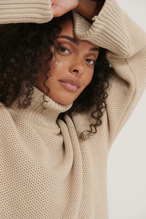Light Beige Stor Højhalset Striktrøje
