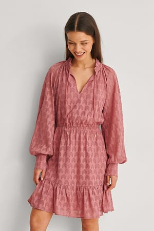 Pink Minikleid Mit Rüschenausschnitt