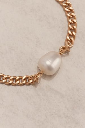 Gold Frosted Pearl Detail Chain Bracelet