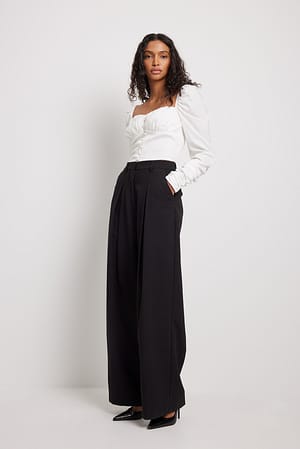 White Langermet bluse med rysjer foran