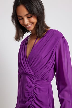 Purple Minikleid mit gerafftem V-Ausschnitt