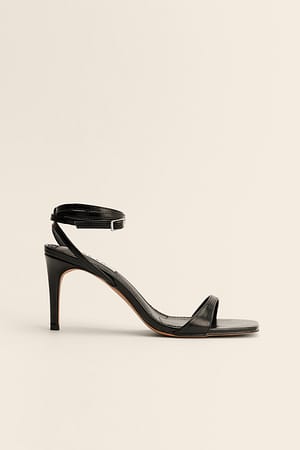 Glossy Absatzsandalen