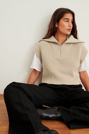 Beige Stickad väst med dragkedja