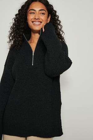 Ribbet strikket sweater med halv lynlås