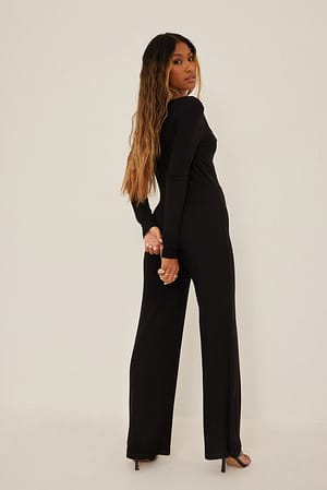 Black Jumpsuit med ribber og hjerteformet hals