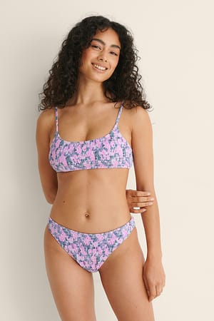 Rosey Floral Bikinitruse med rysjer og høy skjæring
