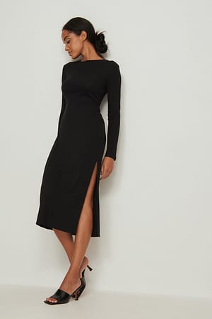 Black Kleid mit hohem Kragen und Schlitz