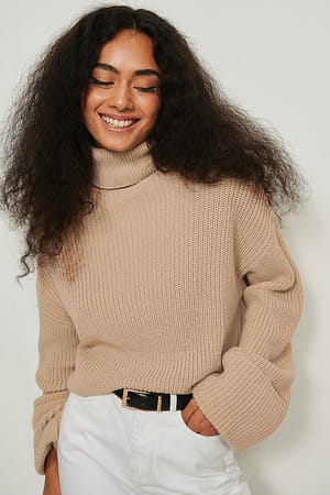 Beige Hochgeschlossener Strickpullover mit weiten Ärmeln