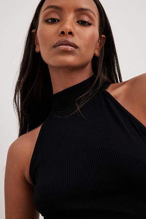 Top acanalado de cuello alto