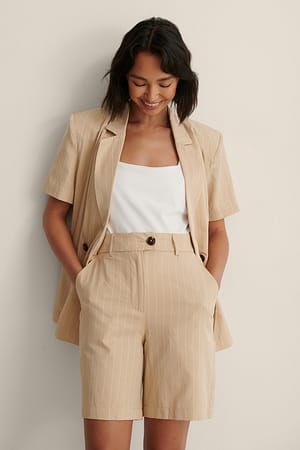 Beige Hochgeschnittene Bermuda-Shorts