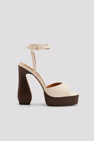 Cream Tacones con tiras Hourglass