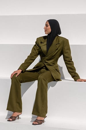 Dark Olive Kavaj med knappdetalj
