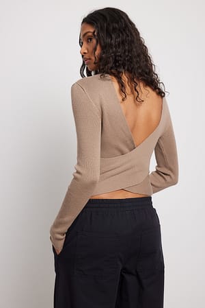 Taupe Jersey de punto con detalle de cruz en la espalda