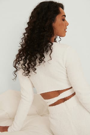Offwhite Kurzer, überlappender Strickpullover