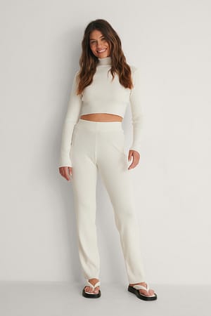 Offwhite Ribbstickade Byxor Med Hög Midja
