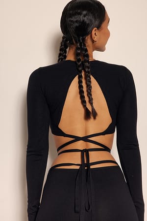 Black Top con detalle en los tirantes