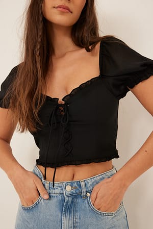 Black Haut court avec détail dentelle en matière recyclée
