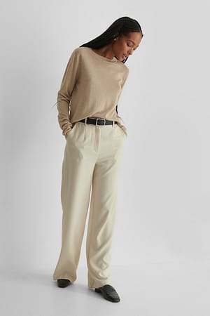 Beige Strickpullover Mit Langen Ärmeln