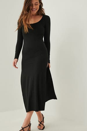Black Recyceltes Kleid mit Schlitz und langen Ärmeln