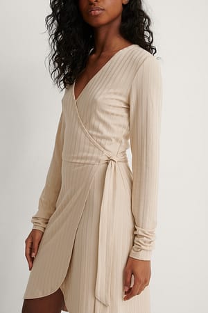 Beige Langermet Omslagkjole