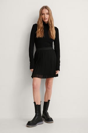 Black Mini-Faltenrock
