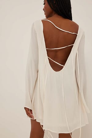 Offwhite Klänning med öppen rygg