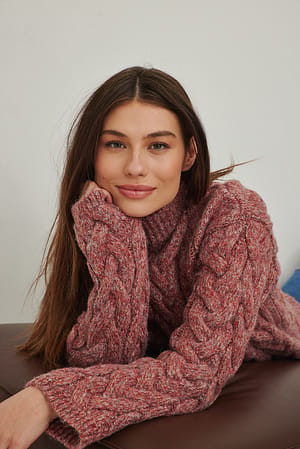 Strickpullover mit Zopfmuster
