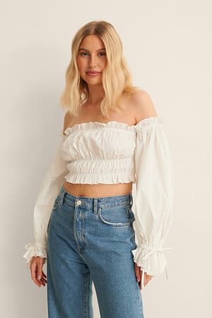 White Organische schulterfreie Satinbluse mit Puffärmeln