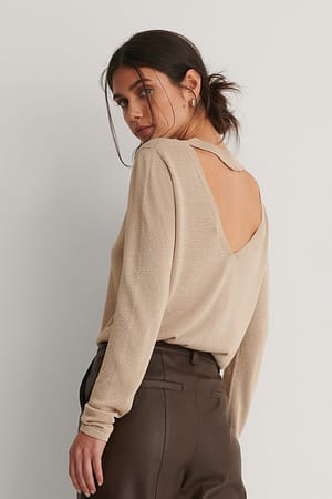 Beige Strickpullover Mit Offenem Rücken