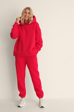 Spitz zulaufende Sporthose