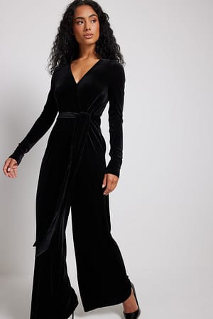 Black Samt-Overall mit überlappendem Gürtel-Detail