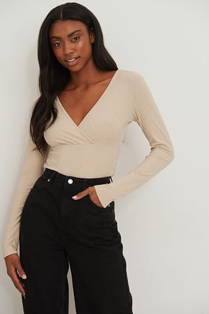 Beige Geripptes Top in Wickeloptik