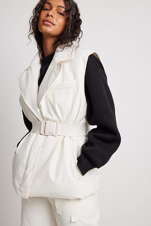 Offwhite Gepolsterte Weste mit Gürtel