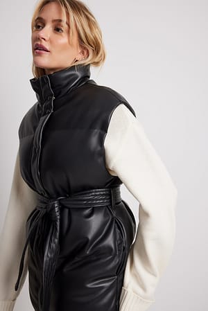Black Wattierte Pu-Weste mit Gürtel