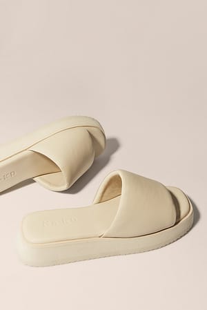 Cream Lederpantoffeln