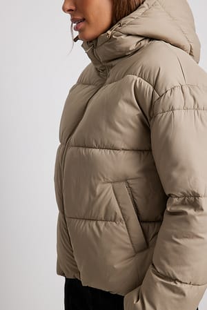Beige Kurze gepolsterte Jacke