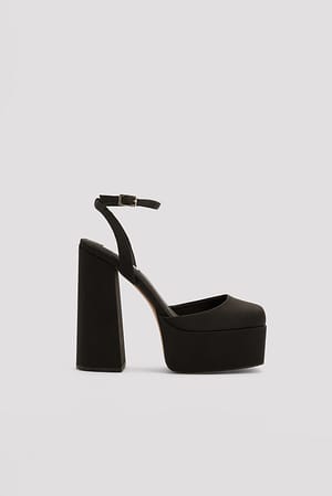 Black Pumps med høj hæl