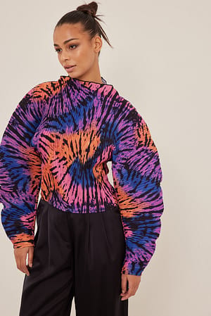 Tie Dye Locker Plissee-Bluse