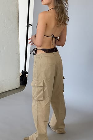 Beige Cargo-Hose mit Taschendetail