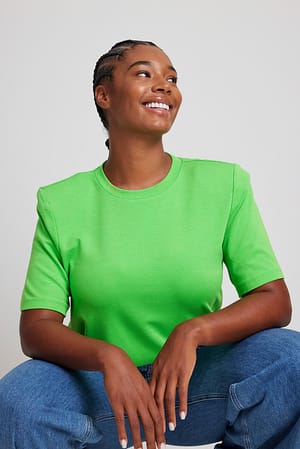 T-shirt med power shoulder