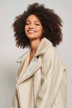 Light Beige Fliegerjacke aus gebondetem PU-Leder