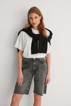 Grey Organische Bermuda-Shorts mit grobem Saum