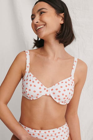 Bikinitop i genanvendeligt materiale