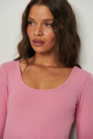 Old Pink Rippoberteil mit tiefem Rundhalsausschnitt