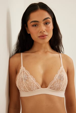 Pearl Elastisches Triangel-Top mit Spitze