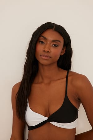Black/White Haut de bikini à blocs de couleurs effet miroir en matière recyclée