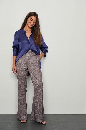 Nude Marble Gerecyclede satijnen pantalon met uitlopende pijpen