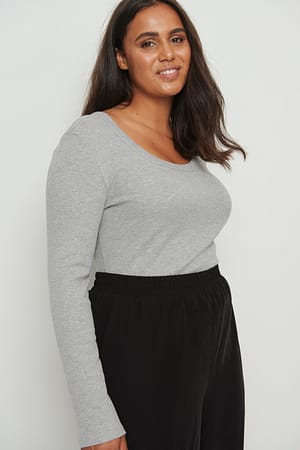 Light Grey Melange Geribde top met decolleté