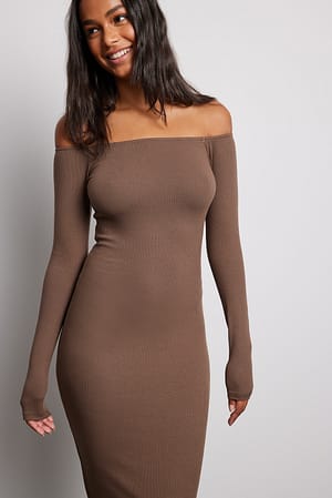 Brown Schulterfreies geripptes Midikleid