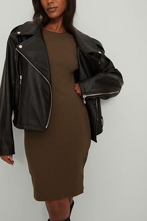 Brown Recyceltes geripptes Minikleid